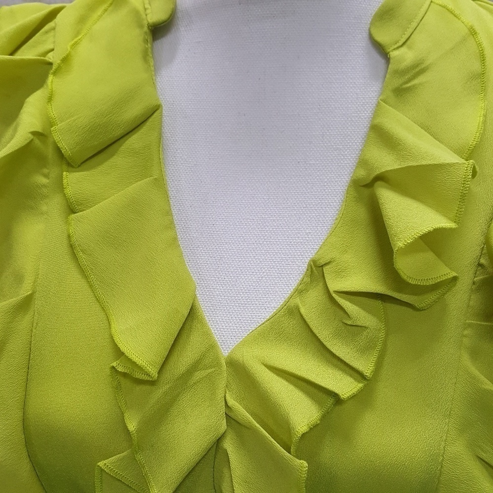 Prevett Ruffle Green Top Size Small - Picture 3 of 4